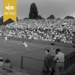 NDR Retro: Zuschauer und eine Kamera verfolgen ein Tennis-Doppel