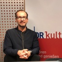 Lyriker Ulrich Koch und Moderatorin Martina Kothe im NDR Studio