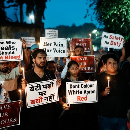 Ärzte protestieren nach dem gewaltsamen Tod einer jungen Ärztin. Der gewaltsame Tod einer jungen Ärztin in Ausbildung hat in Indien eine neue Welle von Protesten ausgelöst.