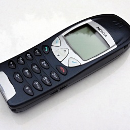 Altes grosses Nokia Mobiltelefon.