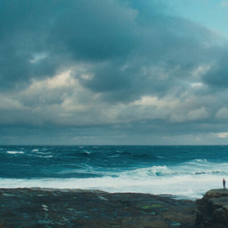 Das Meer, der Himmel und ganz klein Saoirse Ronan: Szene aus Nora Fingscheidts "The Outrun (2024)