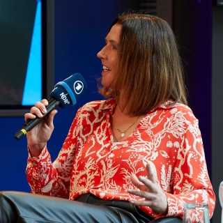 Head of Delegation Alexandra Wolfslast bei der Pressekonferenz zum deutschen ESC-Act.