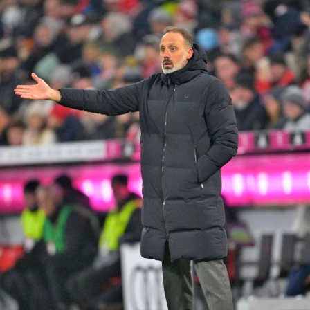Hoffenheims Trainer Pellegrino Matarazzo coacht seine Mannschaft beim Auswärtsspiel in München.