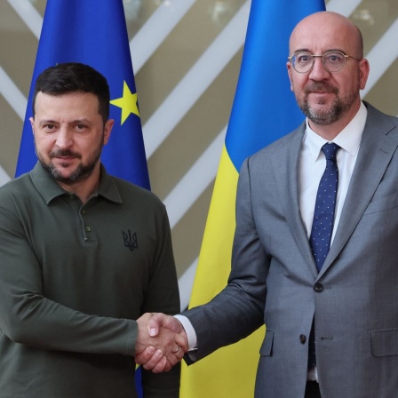 Der ukrainische Präsident Wolodymyr Selenskij mit dem Präsidenten des Europäischen Rates, Charles Michel.