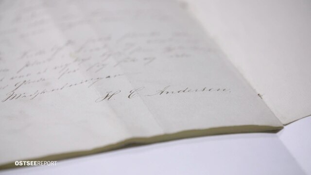 Der Schriftzug "H. C. Andersen" in einem alten Buch