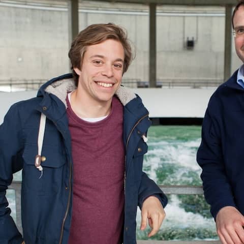 Der Trinkwasser-Check / Tobi (links) bei der Bodensee Wasserversorgung. | Bild: BR/megaherz gmbh/Hans-Florian Hopfner