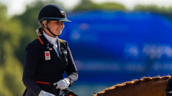 Sportschau Paralympics 2024 - Para-reiten: Gold-prüfung Von Demi Haerkens Bei Der Einzel-dressur