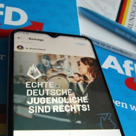 Auf einem Smartphone wurde der Instagram-Account der Jugendorganisation der Partei Alternative für Deutschland (AFD), Junge Alternative für Deutschland (JA), aufgerufen.