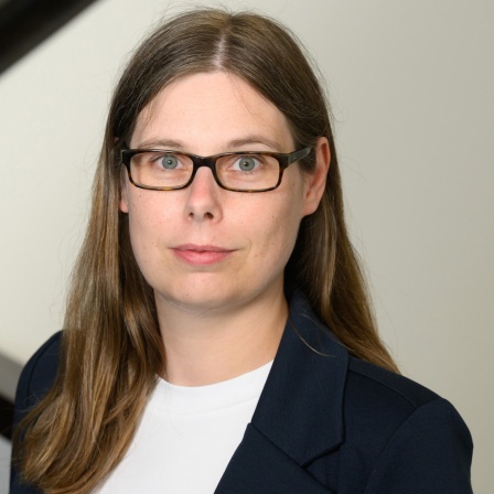 Eine Porträtaufnahme der Sozialwissenschaftlerin Julia Habermann.