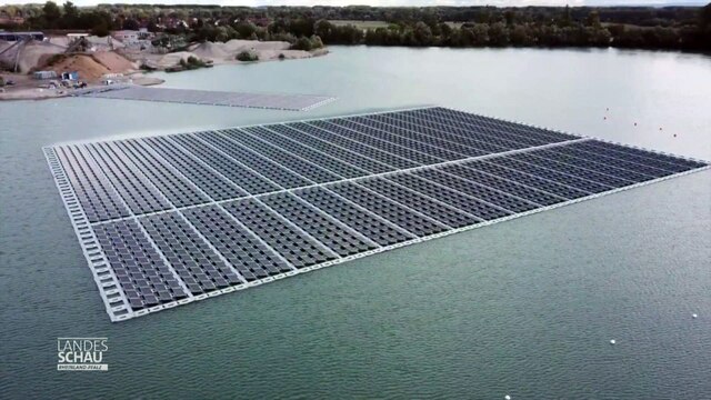 Riesige Solaranlage auf Baggersee