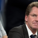 Stefan Holz, Geschäftsführer der BBL sitzt am 27.09.2015 in der Brose Arena in Bamberg (Bayern).