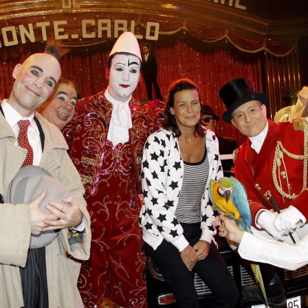 Prinzessin Stephanie mit Artisten des 32. Internationalen Zirkusfestival