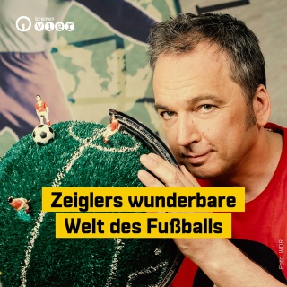 Arnd Zeigler mit einem Globus