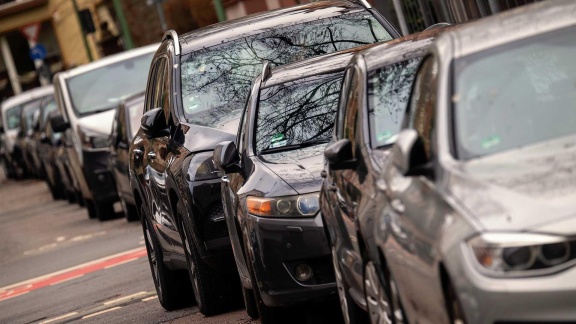 Morgenmagazin - Anwohnerparken Wird Für Große Autos Teurer