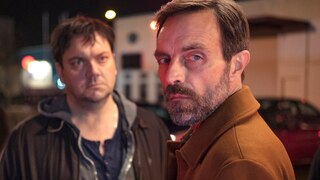 Wer hat hier wen in der Hand? Sascha Bukuw (Charly Hübner, l.) und Zoran Subocek (Aleksandar Jovanovic, r.)