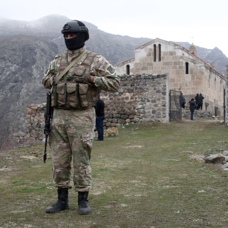 Soldat Aserbaidschans in der Region Bergkarabach