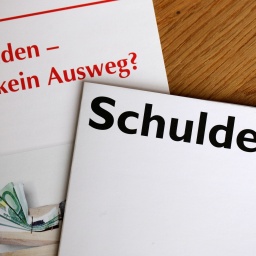 ARCHIV - Informationsmaterial zum Thema &#034;Schulden&#034;