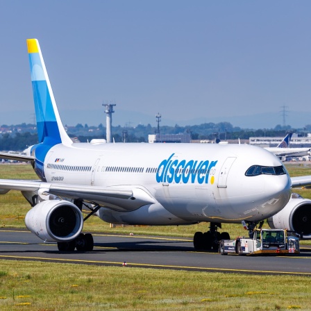 Ein Airbus A330-300 Flugzeug der Discover am Flughafen in Frankfurt, Deutschland.