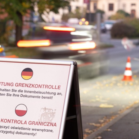 Eine stationäre Grenzkontrolle auf der Stadtbrücke an der deutsch-polnischen Grenze vor Zgorzelec.