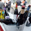 Weine in Flaschen stehen bei der Messe ProWein zum Probieren bereit.