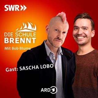 Sascha Lobo und Bob Blume auf dem Podcast-Cover von &#034;Die Schule brennt - Mit Bob Blume&#034;