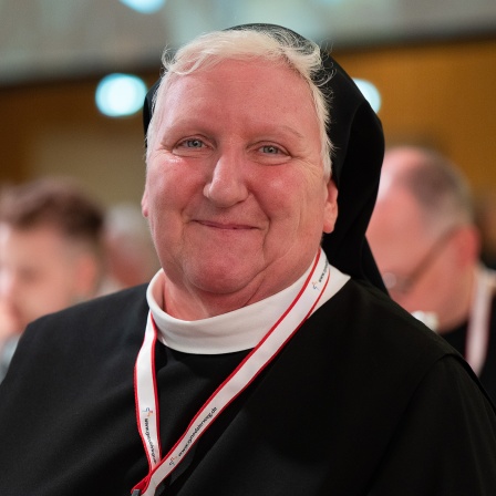 "Wir werden nicht lockerlassen." Ordensschwester Philippa engagiert sich für die Berufung von Diakoninnen und Priesterin