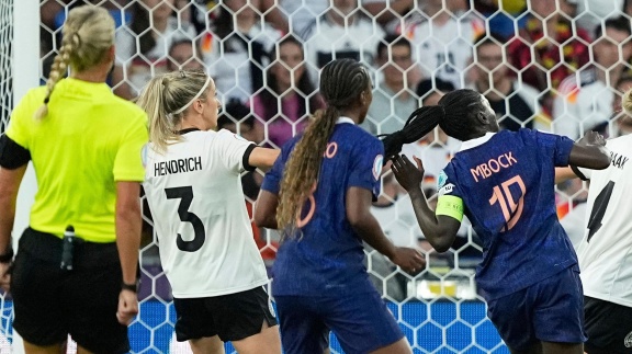 Coverbild Deutschland / Giulia Gwinn