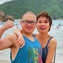 Das Paar Jessica und You Xi am Meer.