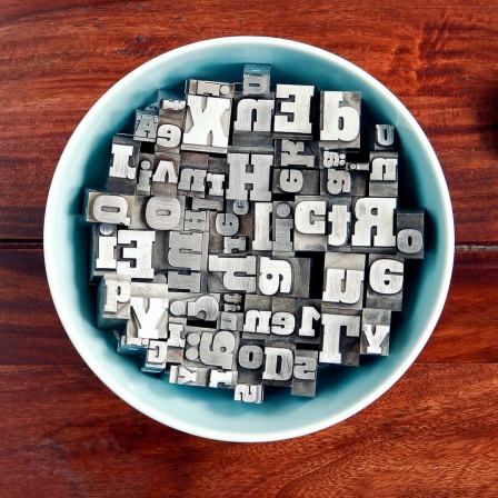 Buchstaben in einer Suppenschale
