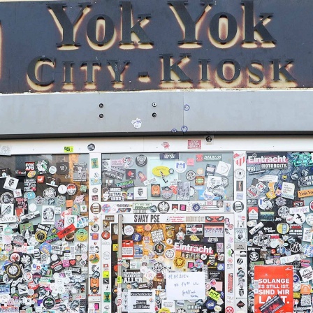 Ein Kiosk mit Aufschrift