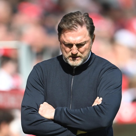 Ralph Hasenhüttl mit verschränkten Armen