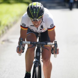 Radrennfahrerin Hanka Kupfernagel im Deutschlandtrikot beim Weltcup der Frauen 2015.