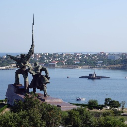 Die Krim ist für Russland deshalb so wichtig, weil der dortige Hafen Sewastopol der einzige ganzjährig eisfreie Tiefwasserhafen Russlands ist.