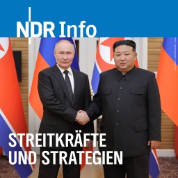 Der russische Präsident Wladimir Putin und der nordkoreanische Dikatator Kim Jong-un schütteln sich die Hände.