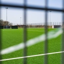 Symbolbild: Ein leerer Fußballplatz auf dem Gelände eines Neubaugebiets (Bild: IMAGO / Leonhard Simon)
