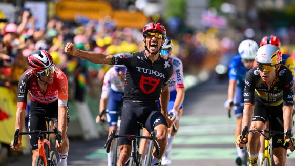 Sportschau - Julian Alaphilippe Jubelt - über Platz Drei.