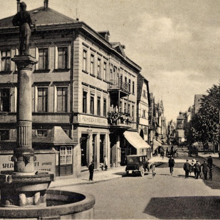 Lippstadt im Kreis Soest Nordrhein Westfalen. Blick auf die damalige Adolf-Hitler-Straße.