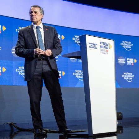 Der Bundesrat für auswärtige Angelegenheiten der Schweiz, Ignazio Cassis, spricht auf einer Pressekonferenz im Rahmen des vierten Treffens der Nationalen Sicherheitsberater (NSA) zur Friedensformel für die Ukraine in Davos (Schweiz).