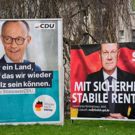 Wahlplakat von Friedrich Merz (CDU) und Bundeskanzler Olaf Scholz (SPD)