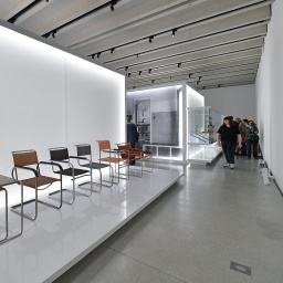 Das neue Bauhaus-Museum, aufgenommen einen Tag vor der Eröffnung genau 100 Jahre nach der Gründung des Bauhauses, der berühmten Schule für Kunst, Architektur und Design. 