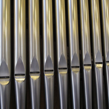 Die Pfeifen einer Orgel
