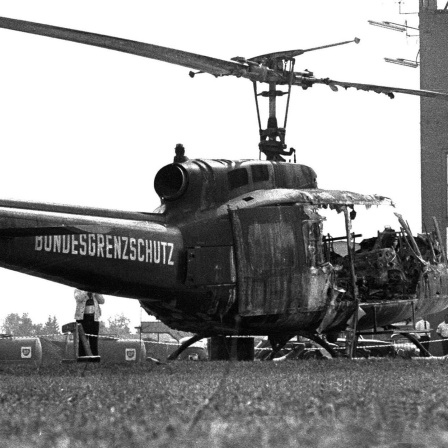 In der Nacht vom 5. zum 6.9.1972 gelangen die palästinensischen Terroristen die israelischen Geiseln mit zwei Helikoptern des Bundesgrenzschutzes zum Flughafen Fürstenfeldbruck.