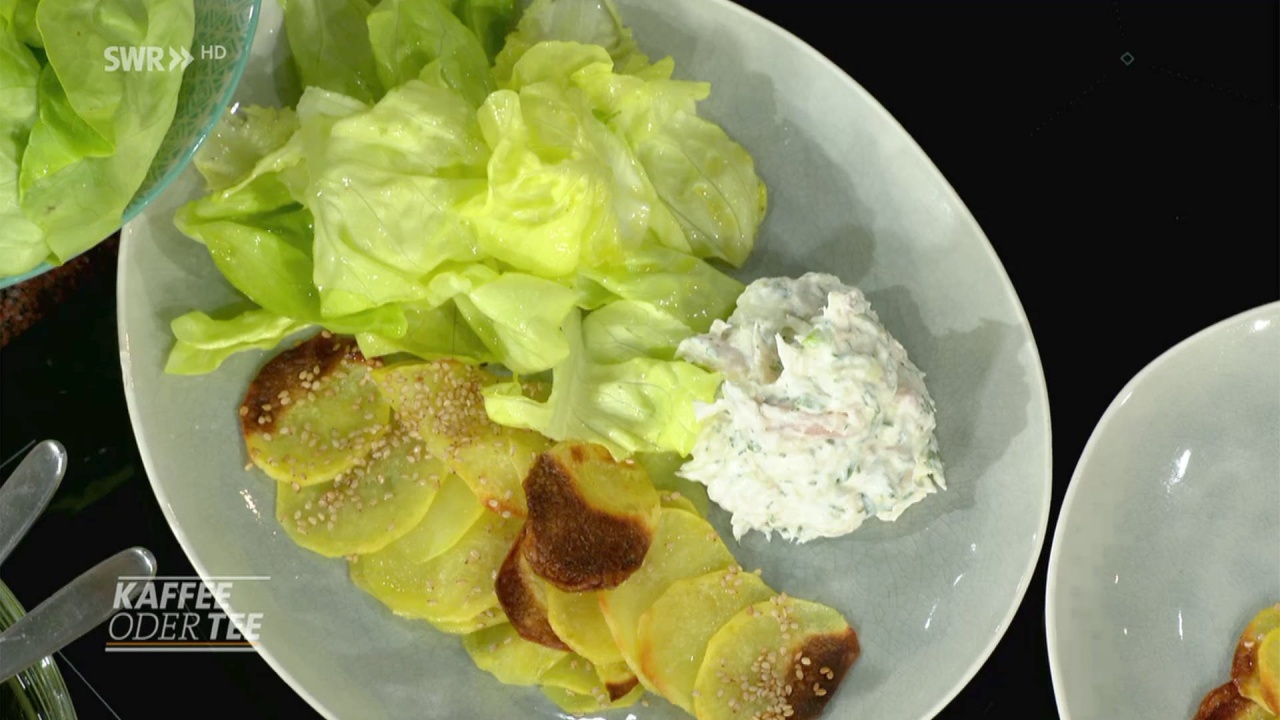 Rezept: Ofenkartoffeln mit Kopfsalat und Forellencreme