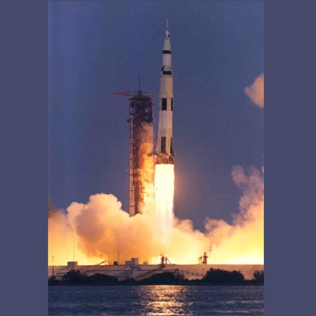Die Saturn-V-Rakete mit der Apollo 13