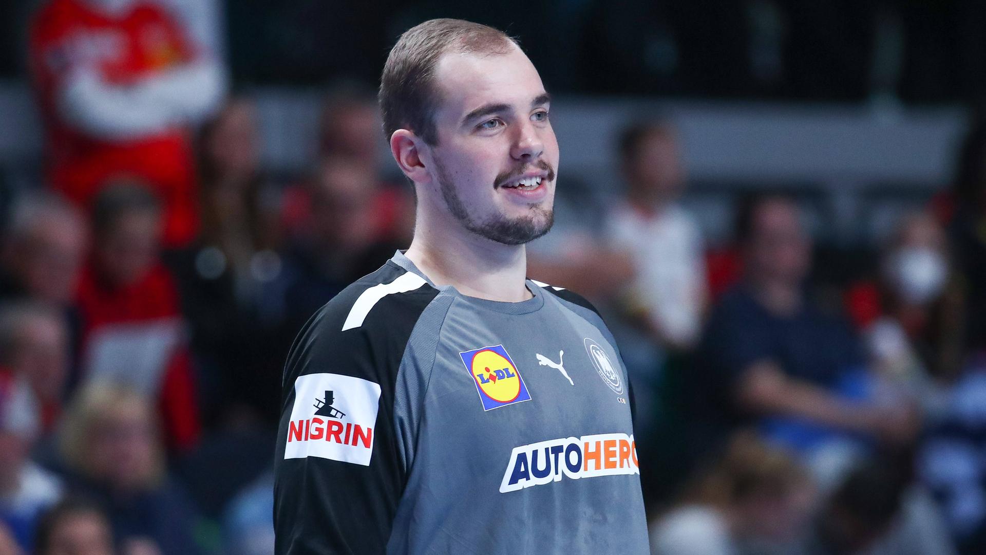 Sportschau Ankunft von Tim Zechel im Teamhotel ARD Mediathek