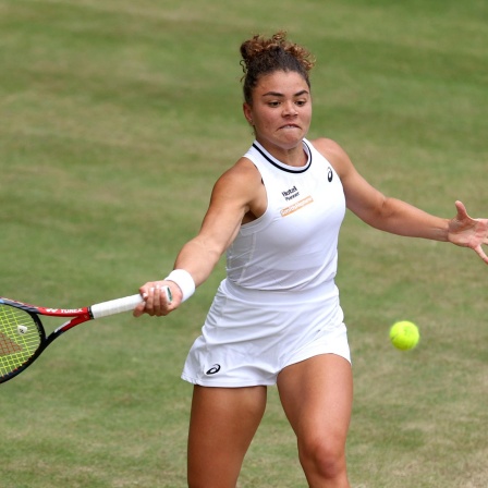 Die Italienerin Jasmine Paolini in Aktion während des Wimbledon-Halbfinalspiels