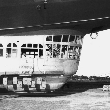 Luftschiff &#034;Graf Zeppelin&#034; 1936 in Brasilien. Blick auf die Führergondel des Luftschiffs LZ 127 (Rio Grande do Sul / Brasilien) mit dem Hinweisschild &#034;Prohibido fumar&#034; - Rauchen verboten