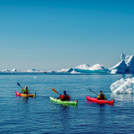 Zwischen schwimmenden Riesen: Bei Ilulissat in der "Disko-Bucht" Grönlands treiben gigantische Eisberge vor der Küste. Das Schmelzwasser von den Gletschern stört das Strömungssystem des Atlantiks, dem wir in Europa unser gemäßigtes Klima verdanken. Könnte der Golfstrom bald völlig versiegen?
