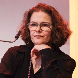 Porträt von der Schauspielerin Barbara Auer bei der lit.Cologne 2025.