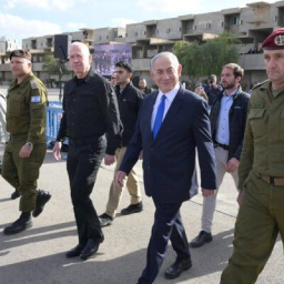 Der israelische Premierminister Benjamin Netanjahu und Verteidigungsminister Joʾav Galant während eines Truppenbesuchs im März 2024